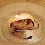 キサキ - 本日のタルト（紅玉りんごのシュトゥルーデル）
      