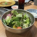 神戸焼肉かんてき - サラダはおかわり自由♪