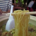 盛 - トリ煮込みめん（麺リフト）