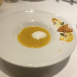 279103675 - バターナッツパンプキンのスープは、おだしはエビが使われていると思います！めちゃめちゃおいしかった。