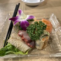 横浜中華街 北京飯店 - 朝陽コース(¥7000) - それぞれの写真にある番号(①〜⑧)はメニュー表のコース内容に記載されていたものです。