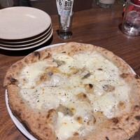 MAKIBI - クワトロフォルマッジ　生地がおいしくない