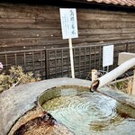 吉田酒造 - 料理写真:建物横の湧き水。地元民が汲みに来ていた