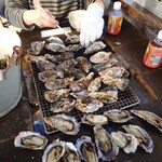 海の駅しおさい市場 - 牡蠣 ♪*ﾟ٩(ˊᗜˋ*)و    醤油を垂らして食べる(๑´ڡ`๑)
