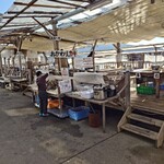 海の駅しおさい市場 - 屋外食べホ  と  牡蠣 お代わり場所！