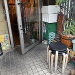 KING LION スリランカレストラン＆バー - 外観　開店前