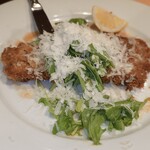 マンマ パスタ - 牛肉のカツレツ　たっぷりチーズのミラネーゼ完成