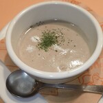 マンマ パスタ - ポルチーニ香るきのこのポタージュ