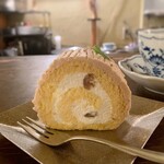 カフェ エチカ - 栗のロールケーキ