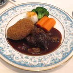 メンチカツビーフシチューの盛り合わせ　4000円