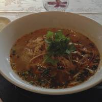 四川豆花飯荘 東京店 - 重慶よだれ鶏入りスープ麺