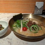 牛骨琉球ラーメン マルマロ 北谷店 - 