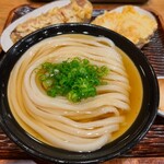 うどん 丸香 - かけうどん500円  かしわ天400円 ちくわ天250円