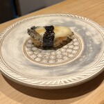 鮨 一二郎 - 北海道産の鮑。肉厚でコリッコリ❤️