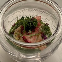 マダム・トキ - 北海道産タラバガニとキャヴィア"オシェトラ"カリフラワーのクレームと菜花のクーリ