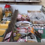 服部商店 - さまざまな海の幸