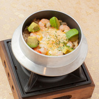 海老とアボカドのチーズ釜飯