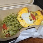 キッチン ブルー グローブ - 青じそパスタのアップ