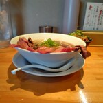 麺家 たけ田 - 鳥取和牛の塩そばとゆず大根おろし添牛煮込みごはん