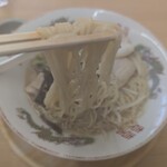 第1食堂 - 麺はストレートの細麺で茹で加減は柔らかめ。