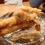 天ぷらめし 金子半之助  - 穴子を尻尾の方から切り分けて頂戴する。