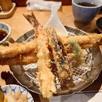 天ぷらめし 金子半之助  - 穴子、茄子、車海老、ししとう、玉子が二皿目となる。