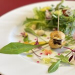 馳走CO-JIRO - 生ハムのムースときゃらぶきをサンドしたミニシュー。濃厚な旨みに溢れる一品。