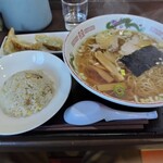 新華園 支店 - Aセット（ラーメン、半チャーハン、餃子3ケ）