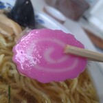 武田そば屋 - ピンクのナルト