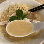 らぁ麺 麦造 - スープ