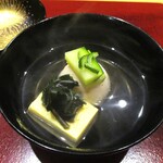 おおたに - 椀物：椀物：車海老と新銀杏真丈のお椀。