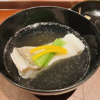 馳走 啐啄一十  - 【写真④】白甘鯛(愛媛県八幡浜市)、蔵囲利尻昆布(奥井海生堂)と鮪節出汁のお椀