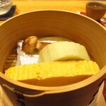 おおたに - 蒸物：太刀魚と松茸のせいろ蒸し。