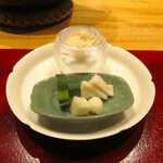 おおたに - 香の物：胡瓜のぬか漬け、べったら漬け、長芋の山葵漬け、白ずいきと糸瓜の胡麻酢。