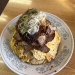 かし亀 - チャーシューと卵のせチャーハン1400円　大盛150円