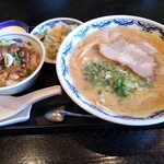 博多麺房 赤のれん - 