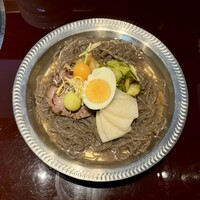 游玄亭 新宿 - 銀盤冷麺 ¥1,900