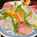 居酒屋 すずや - 新鮮で美味しいお刺身盛り合わせ