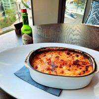 BLUE YARD - こんがり焼けたチーズが覆う完璧なビジュアル！寒い時期に嬉しい、熱々のシーフードドリア平日1760円（スープ、サラダ付）