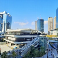 BLUE YARD - 予約した窓際席からは、グランフロントやグラングリーン大阪などうめきたエリアが一望