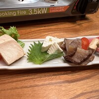 浅草 魚料理 遠州屋 - 3種チーズ＆いぶりがっこ