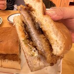 コメダ珈琲店 - 3つに切って出てくるのだが、とてつもない大きさ…