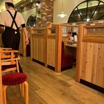 コメダ珈琲店 - 内観