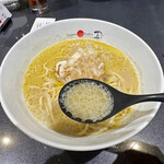 Japanese Soba Noodles 蔦 - 塩の味がとてもまろやかで、白子のクリーミーさも感じられる極上のスープ