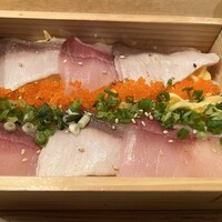 小割烹おはし 恵比寿 - 二色ひつまぶしですが、味が付いてるわけでなく生と炙りで二色です