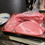 雄三郎 - 本日の肉一部。タンがデカい
