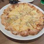 グラッチェガーデンズ 津久井城山店 - ゴルゴンゾーラチーズが入ったピッツァ(ハチミツ添え)769円