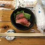 さかな道楽 - お通しはローストビーフ