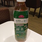 イオンラウンジ - ドリンク写真:お好きなドリンク1つだけ選べるので緑茶にしました。