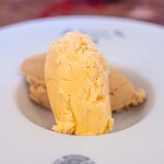 タヴェルナハンバーグ - 2024.12 自家製ジェラート（528円）平飼い卵とバニラ｜自家製珈琲のスペシャリティーカフェラテ